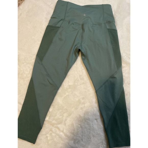 Cali Sport Womens Performance capri Leggings size‎ Medium Sage Green Sheer - Picture 5 of 6